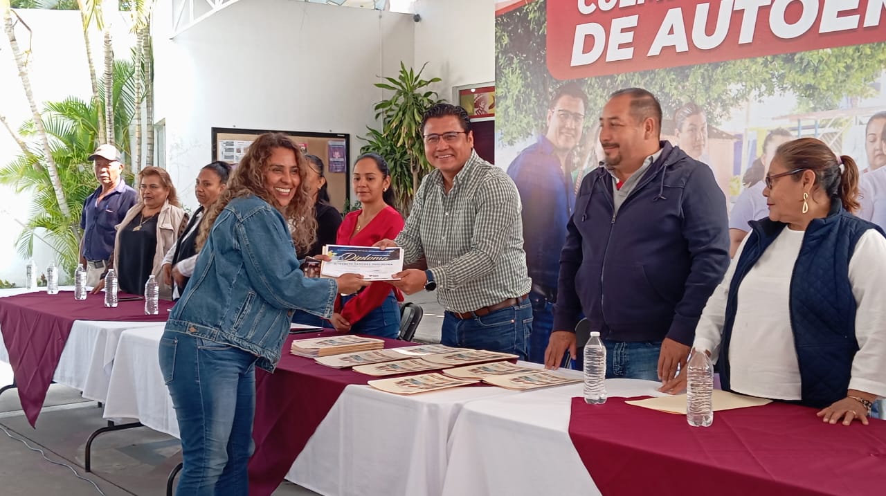 Concluyen 180 personas cursos de autoempleo en Ayala