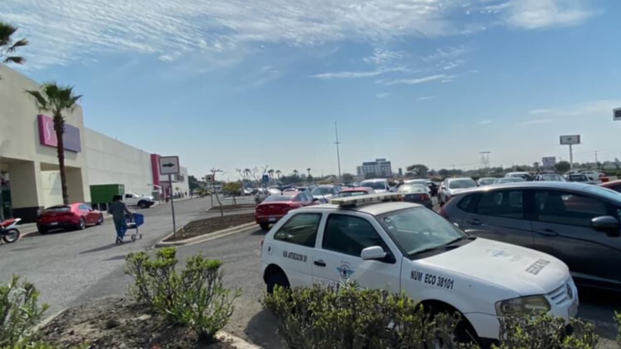 Siguen Robos en Estacionamiento de Plaza «Los Atrios» en Cuautla