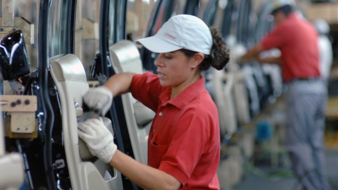 Trabajadores de Nissan buscan reubicación laboral tras cierre de la planta en Morelos