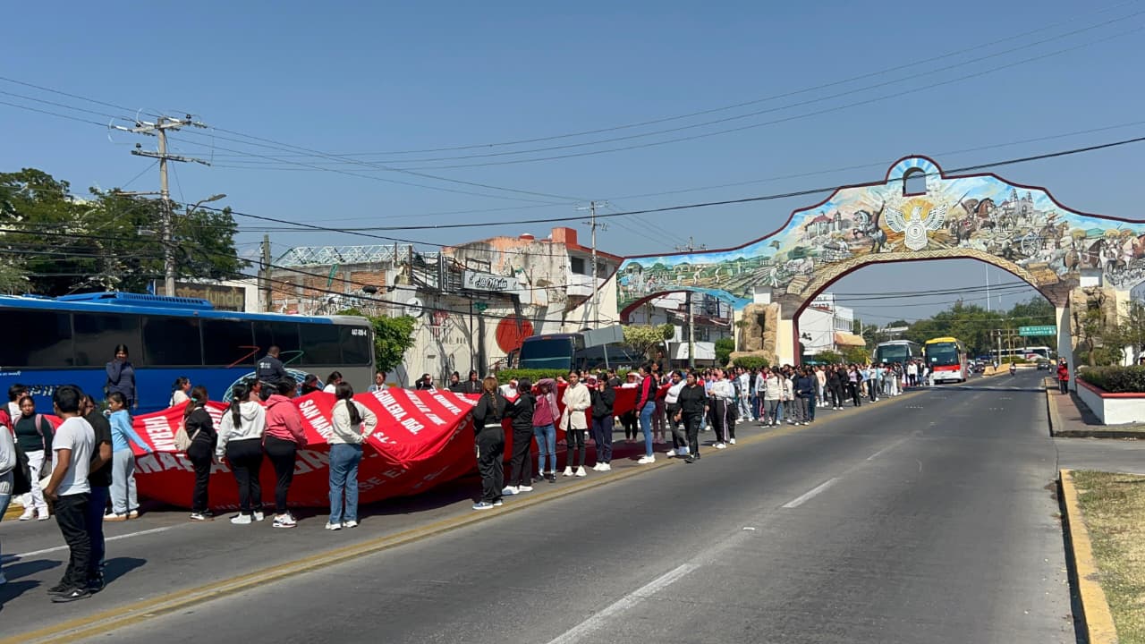 Normalistas de Amilcingo marchan a 39 años de la represión
