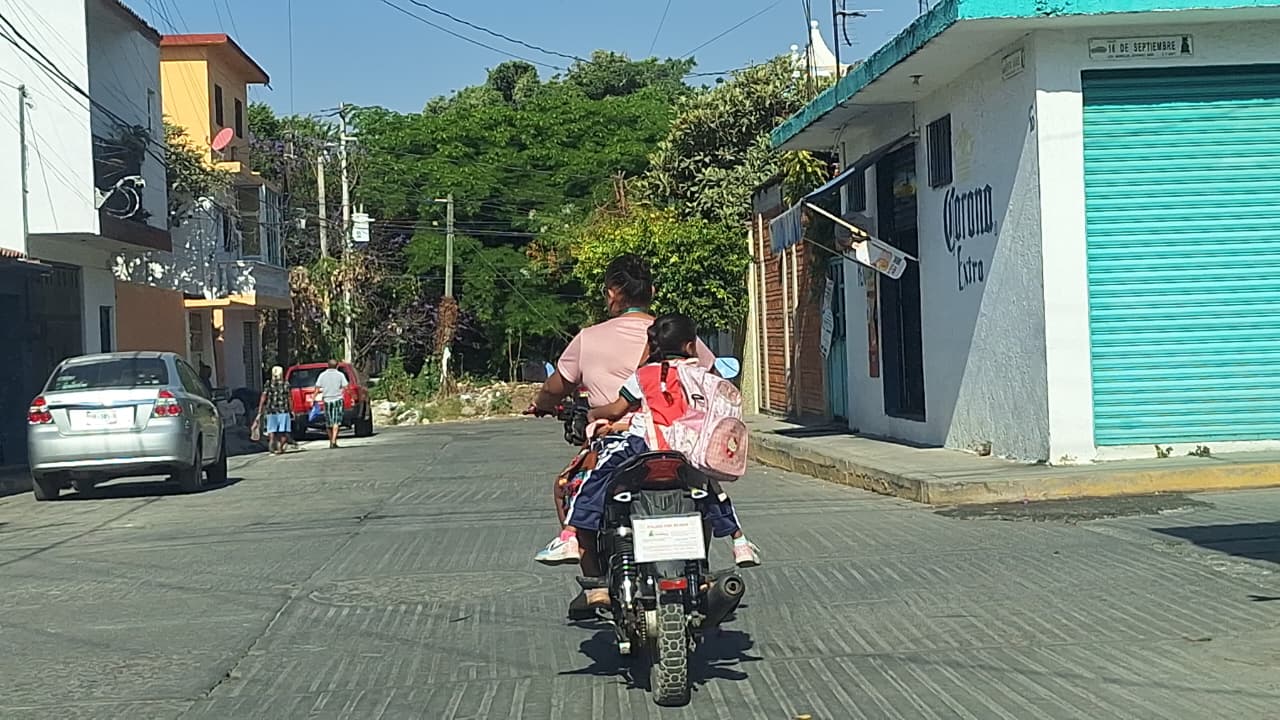 En Morelos, prohíben transportar a menores de 12 años en motocicleta