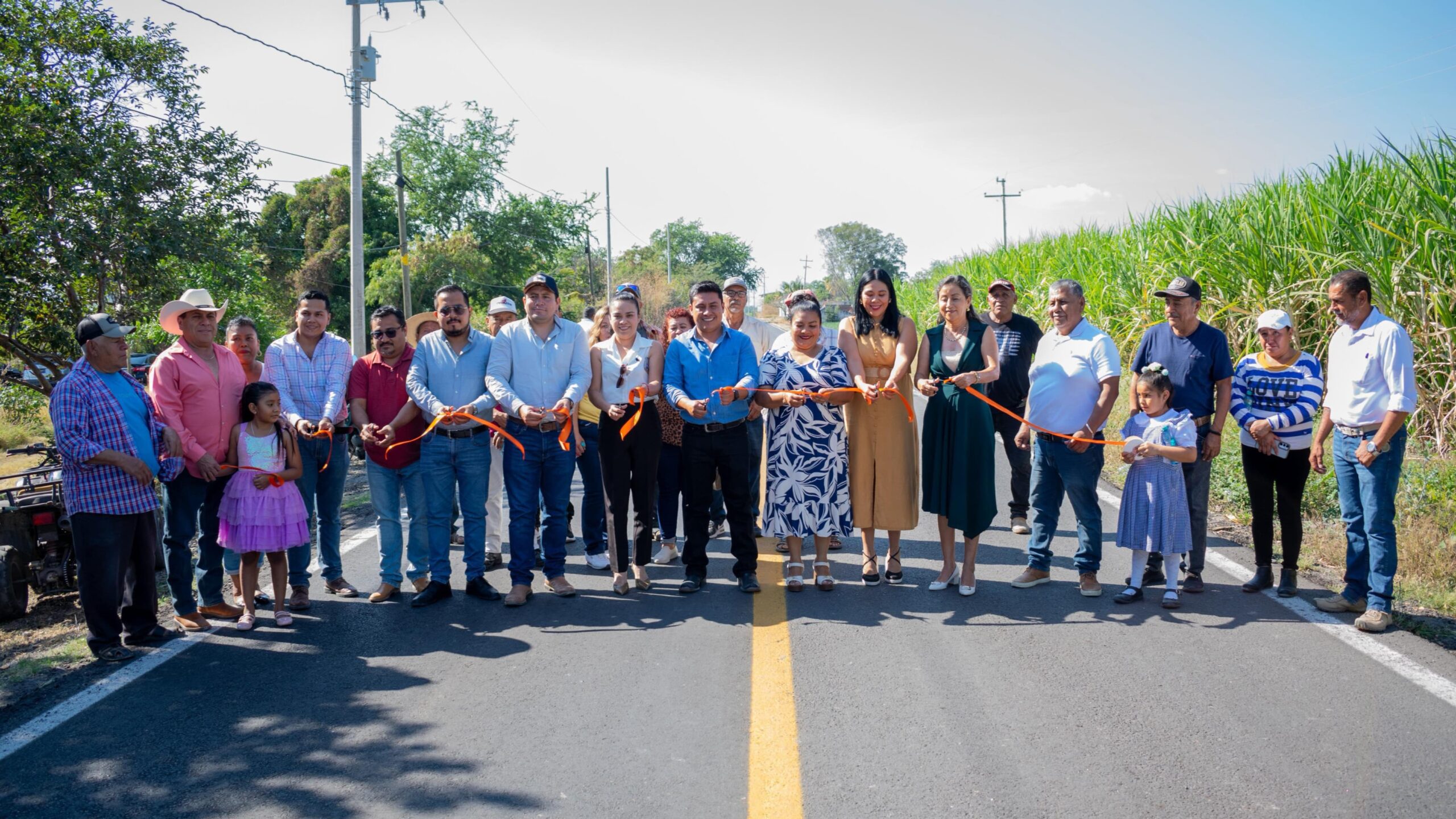 Alcalde de Axochiapan Entrega Rehabilitación Vial en Tlalayo