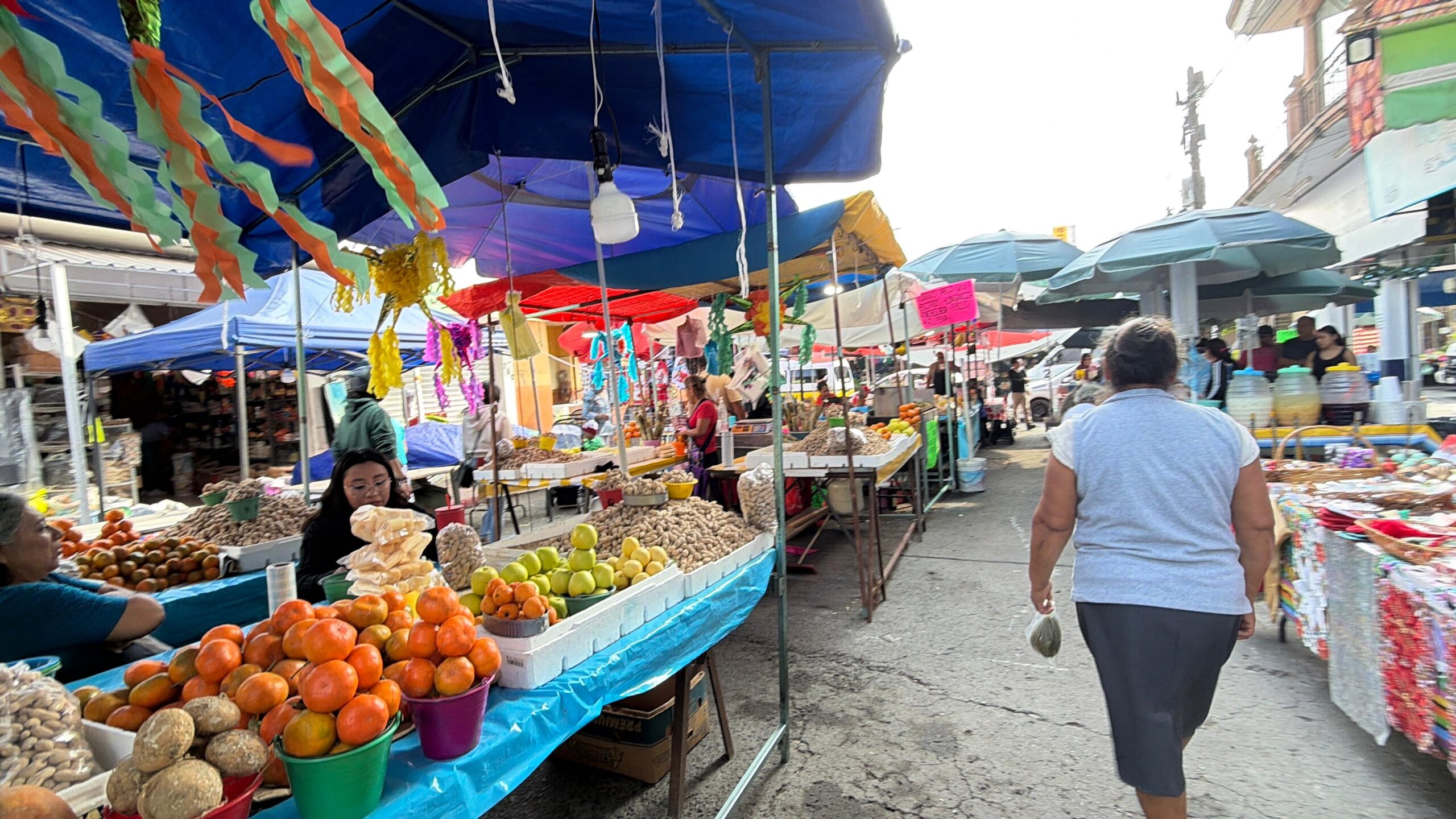 Instalan Tianguis Navideño en el Mercado Nuevo de Cuautla