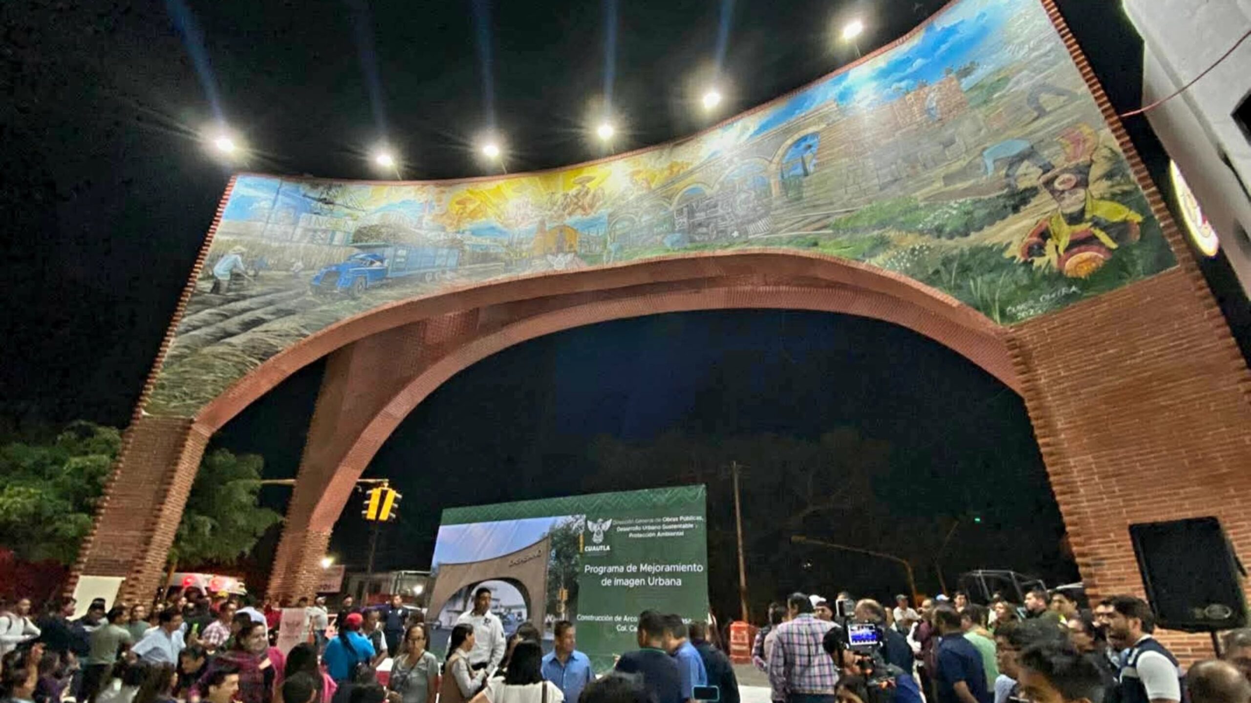 Casasano estrena arco de bienvenida