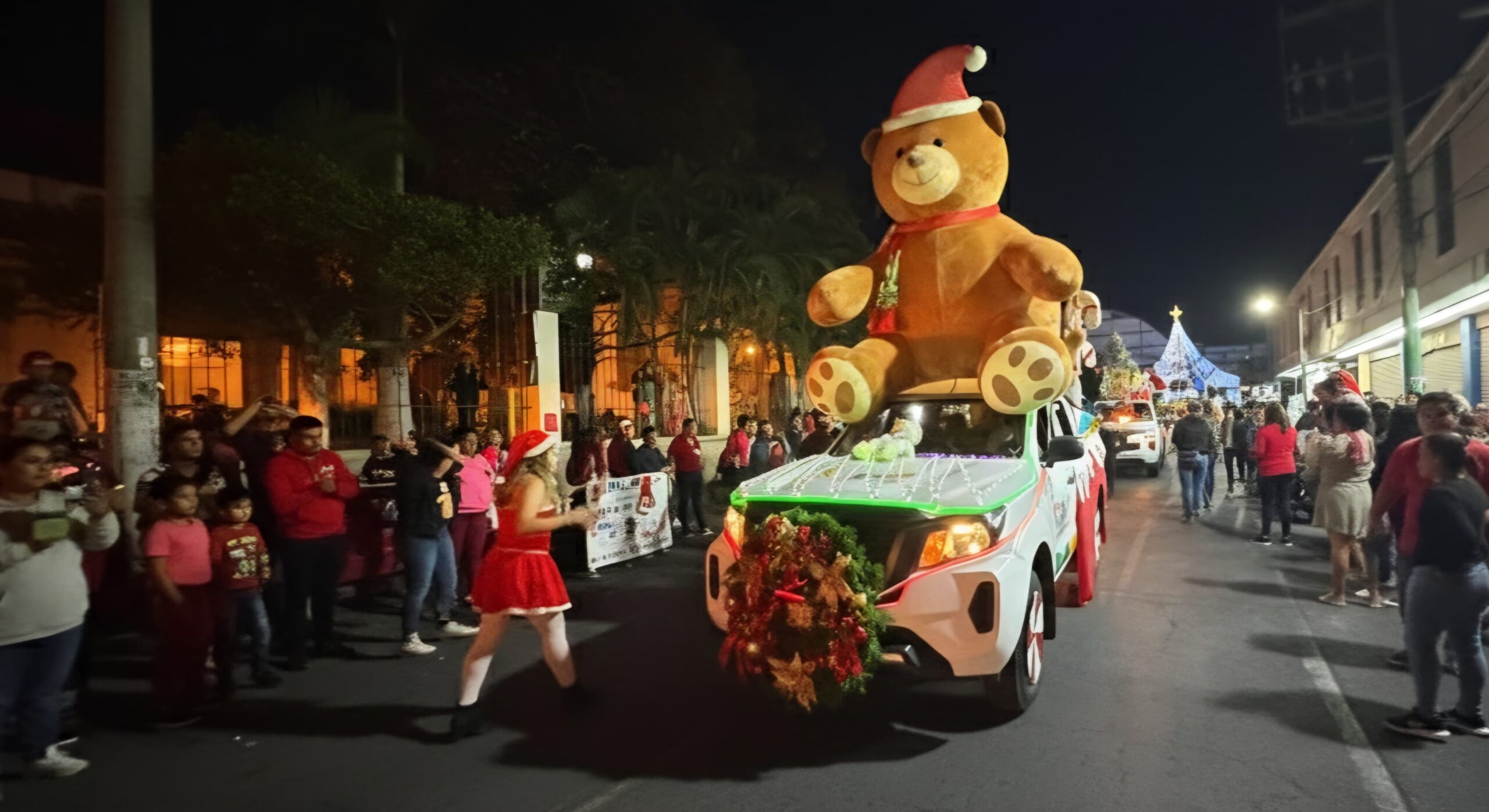 Cuautla se ilumina con su tradicional desfile navideño