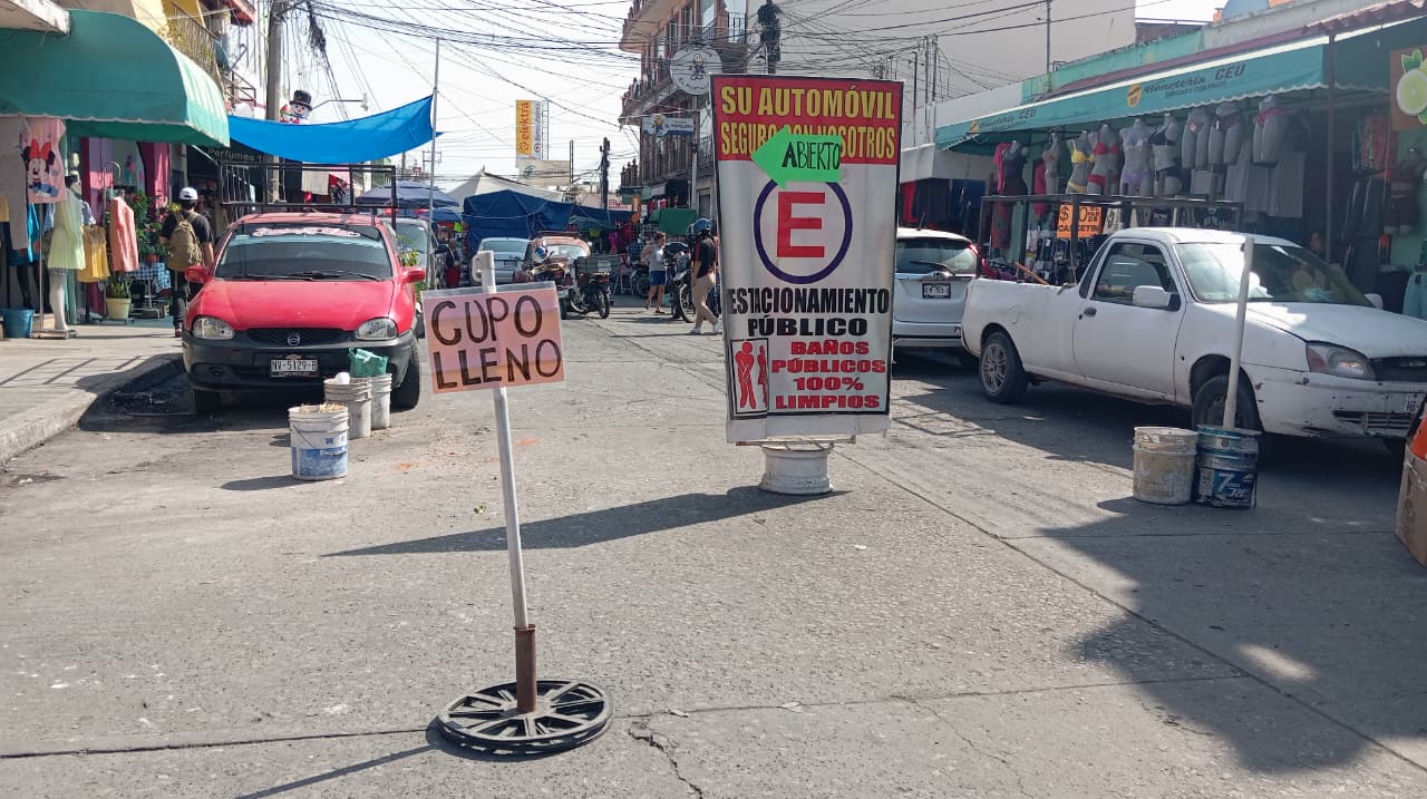 Ocupación total en estacionamientos de Cuautla por compras de fin de año