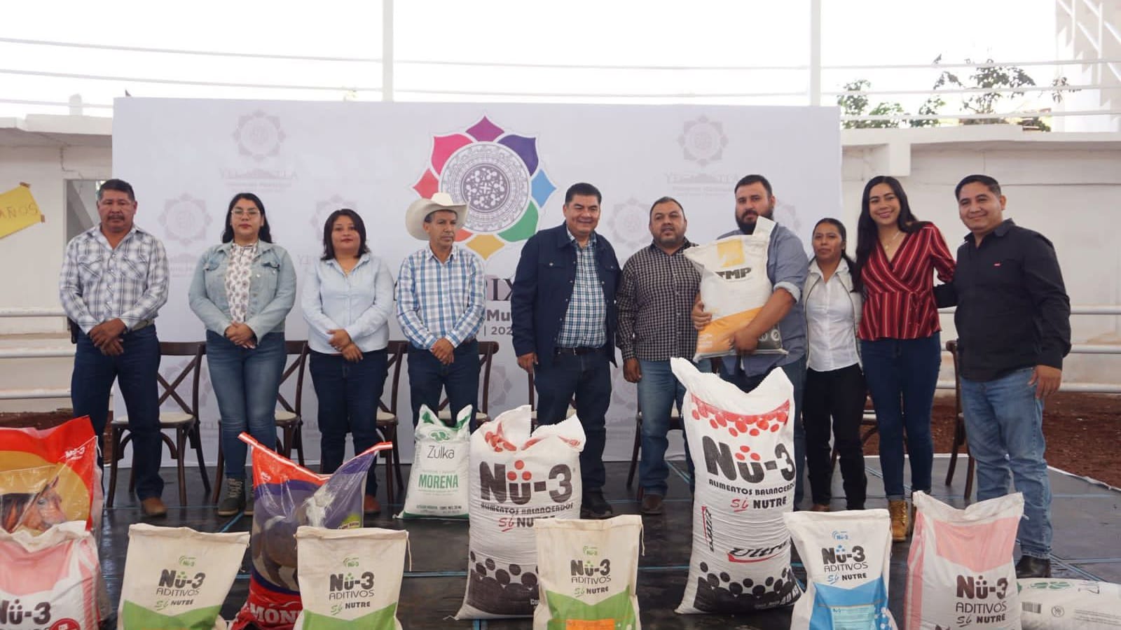 Alcalde de Yecapixtla entrega apoyos pecuarios y apícolas a productores