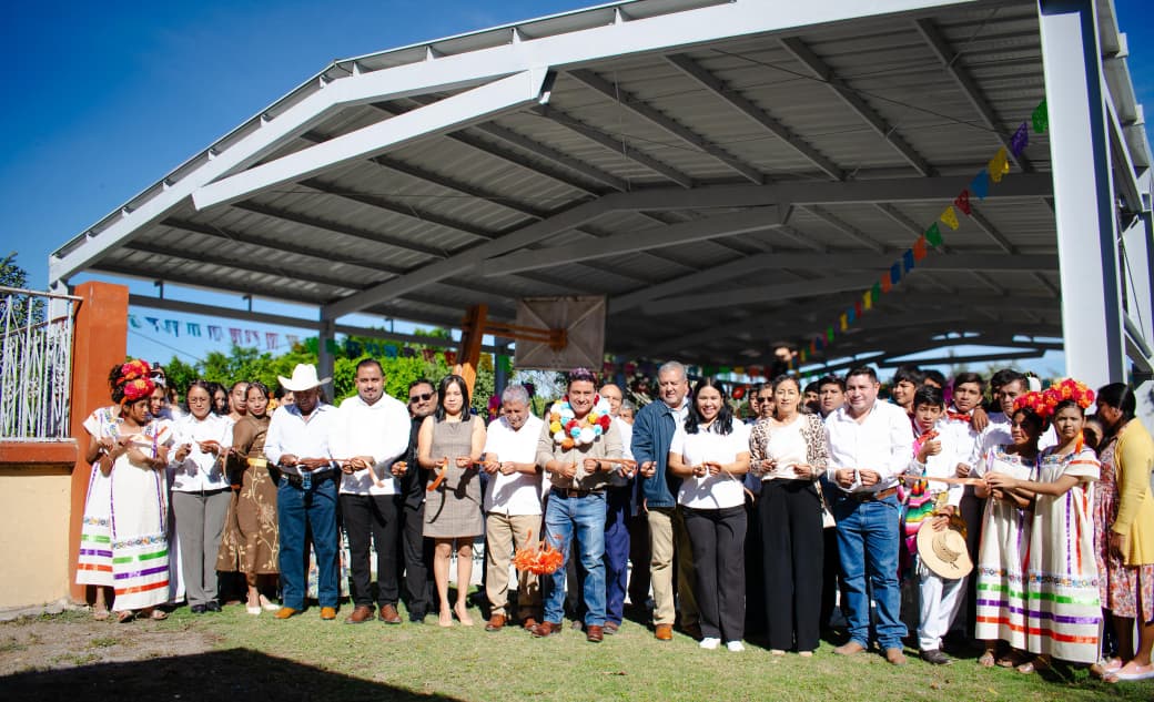 Entrega Marco Cuate nueva techumbre en Telesecundaria de Joaquín Camaño