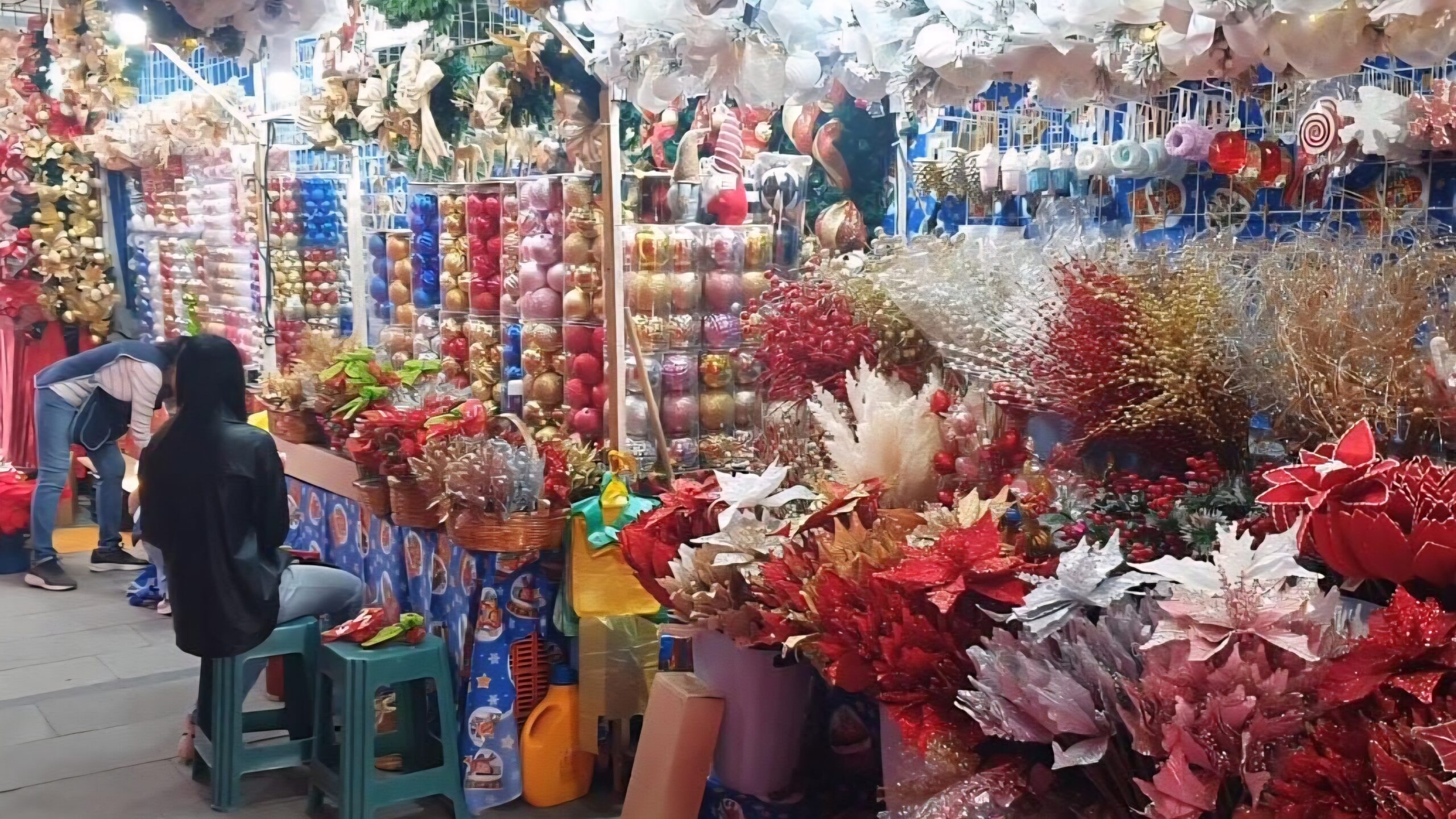 Comerciantes alistan la instalación del tianguis navideño en Cuautla