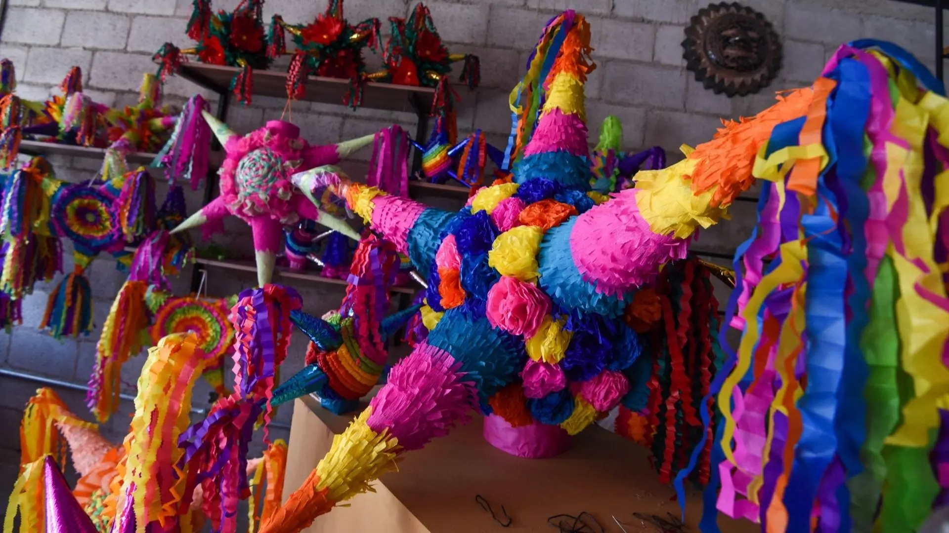 Éxito en la venta de piñatas impulsa el comercio en Cuautla durante la temporada navideña