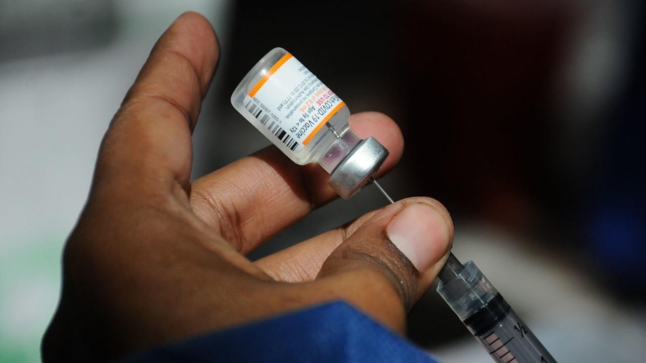 Emiten autoridades de salud llamado a vacunarse contra la influenza y covid-19