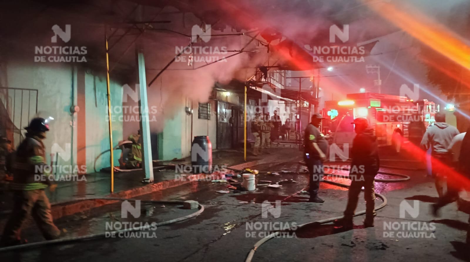 Incendio provocado acaba con tienda de trajes de baño afuera de Agua Hedionda
