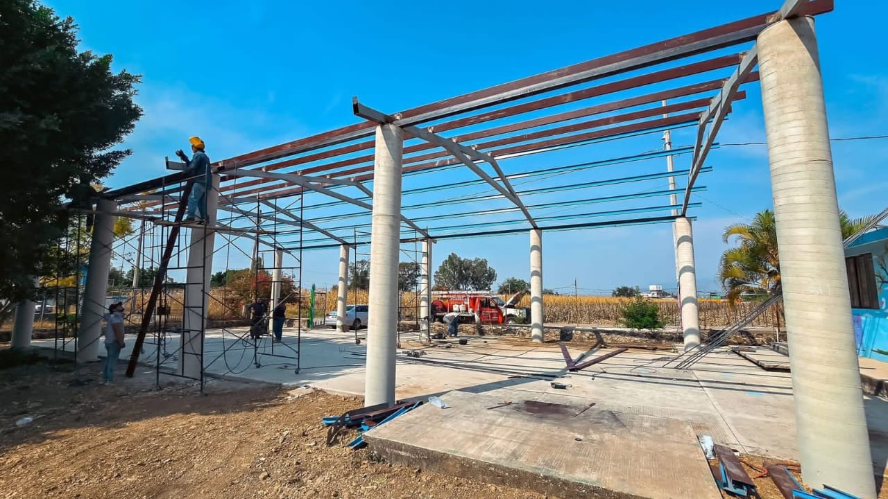 Avanza construcción de techumbre en el CAIC de Adolfo López Mateos, en Yecapixtla