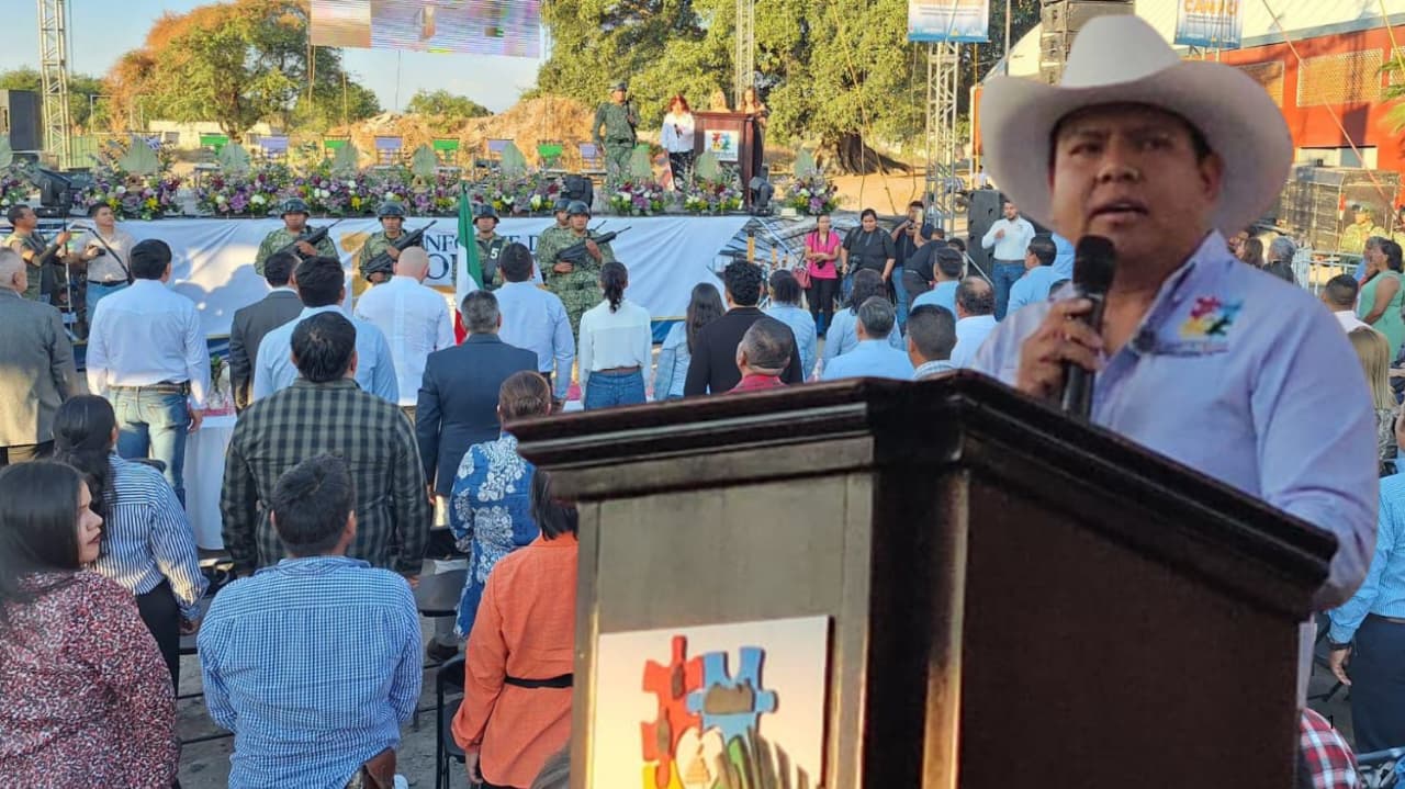 Presenta Ángel Augusto Domínguez su informe de gobierno