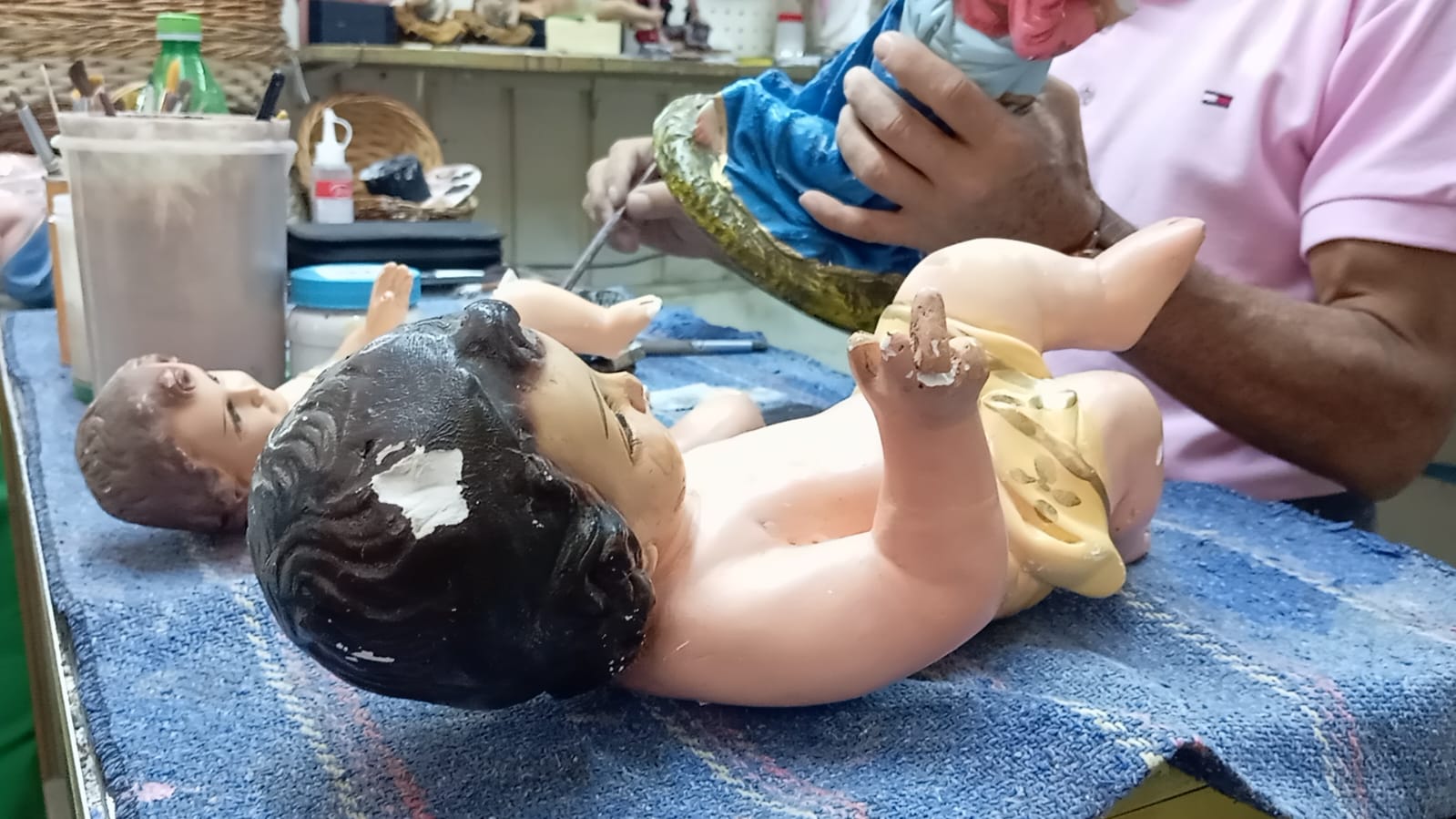 Inicia restauración de imágenes religiosas previo al Día de la Candelaria