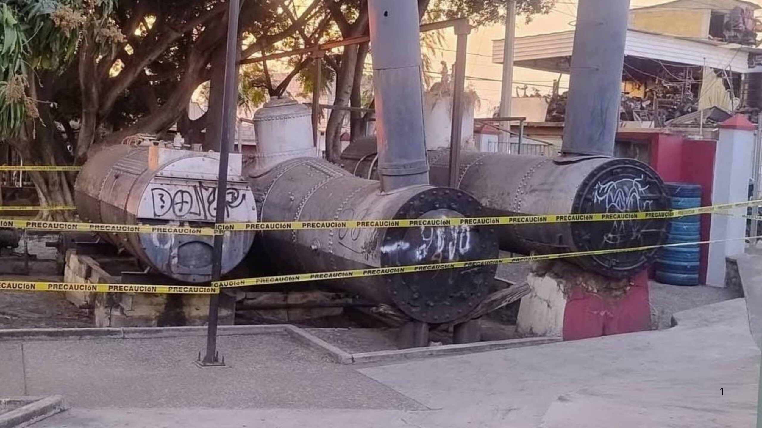 Restringen acceso a zona de contenedores en Parque Chapopote por riesgo estructural