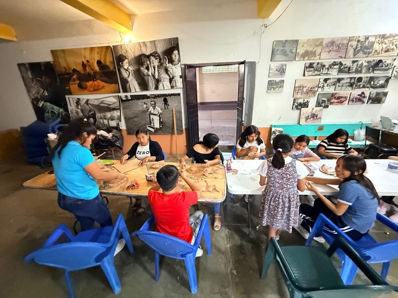 Llevan taller de cartonería a Chalcatzingo