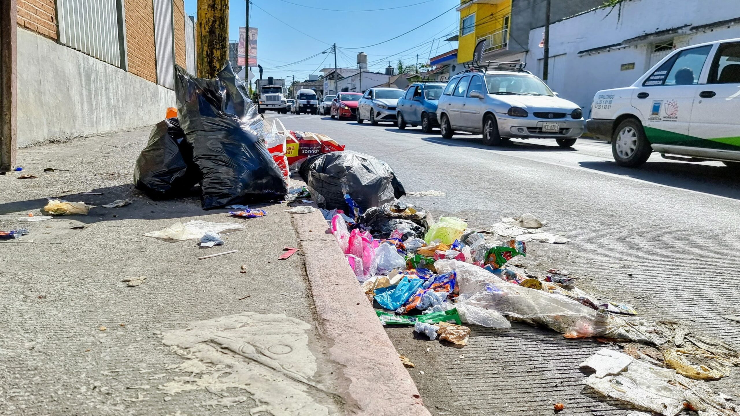 Persiste abandono de basura en avenidas de Cuautla pese a multas