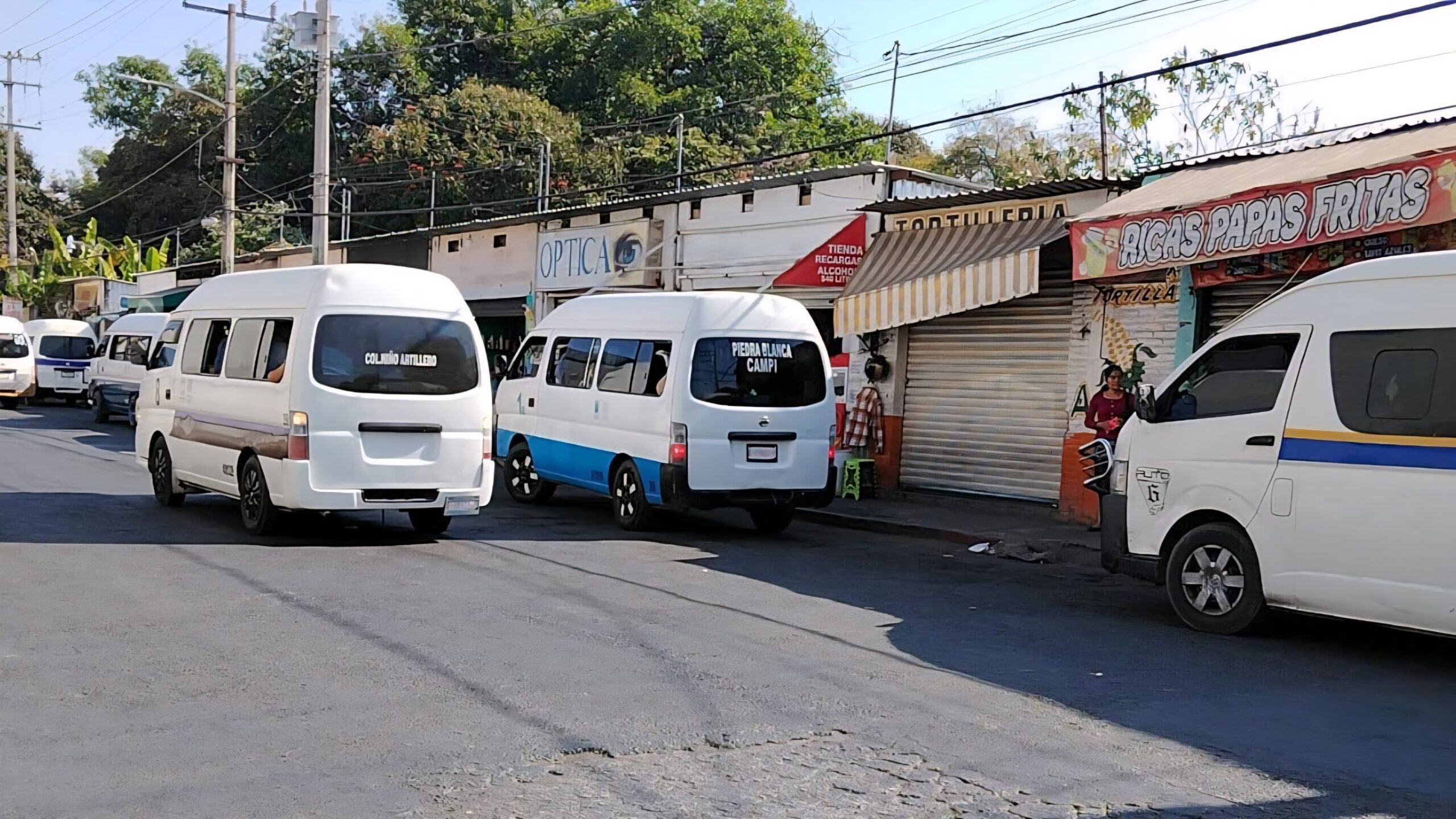 Adultos mayores exigen respeto al descuento en el transporte público