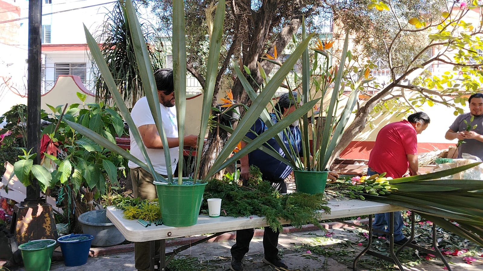 Cuatro décadas de tradición floral en el Santuario del Señor del Pueblo
