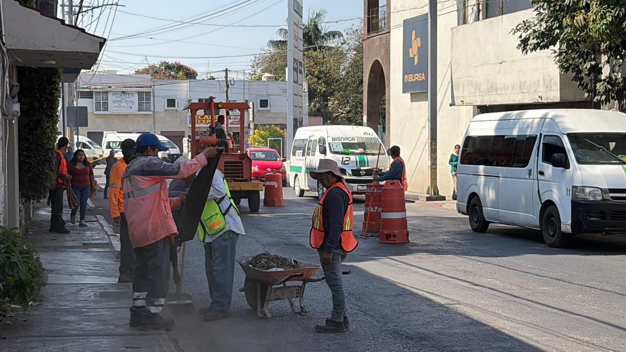 Inician trabajos de reencarpetamiento en Av. Gabriel Tepepa
