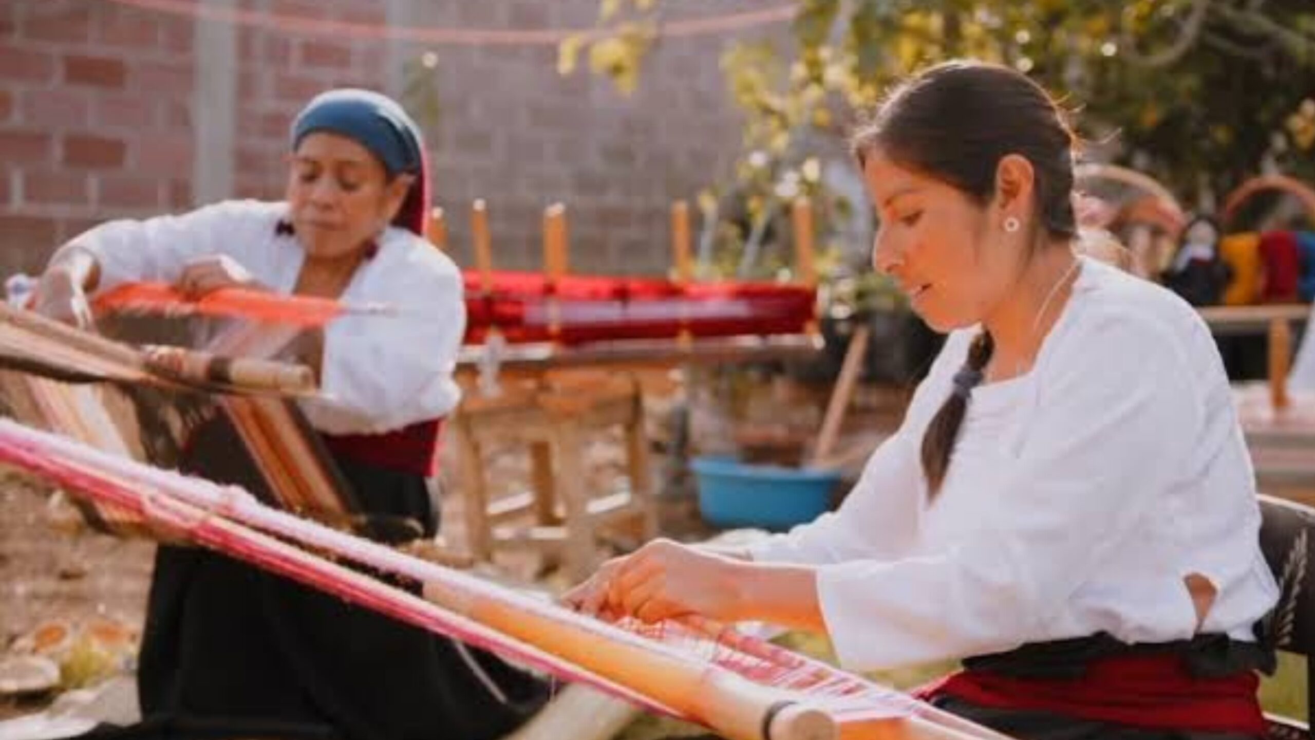 Invitan a conocer más sobre el telar de cintura de Hueyapan