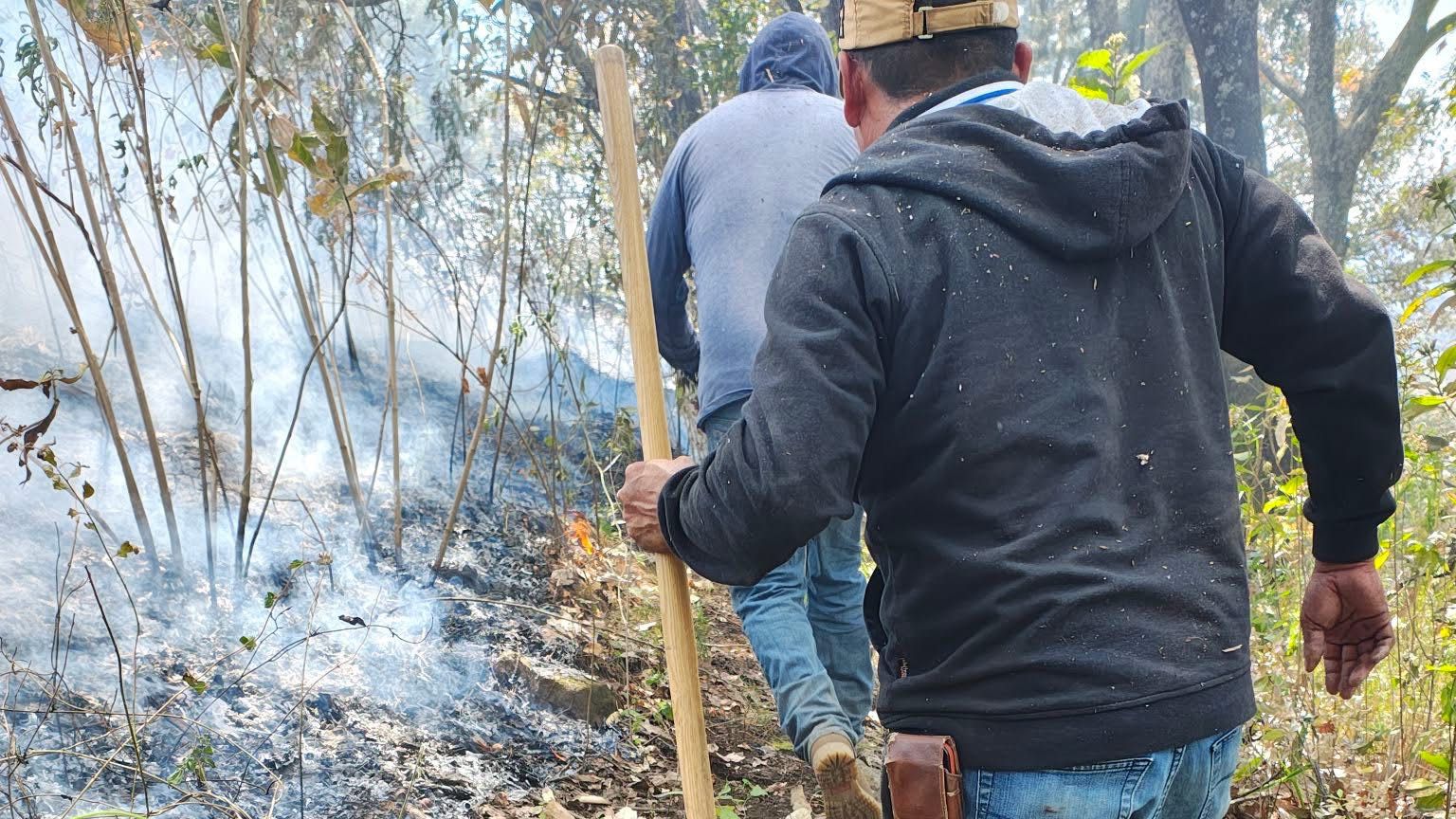 Habitantes de Tlalnepantla refuerzan vigilancia para evitar incendios forestales en zona boscosa