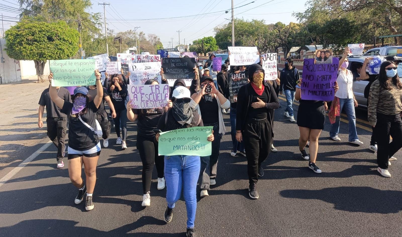 Estudiantes de la UAEM se manifiestan en Jonacatepec