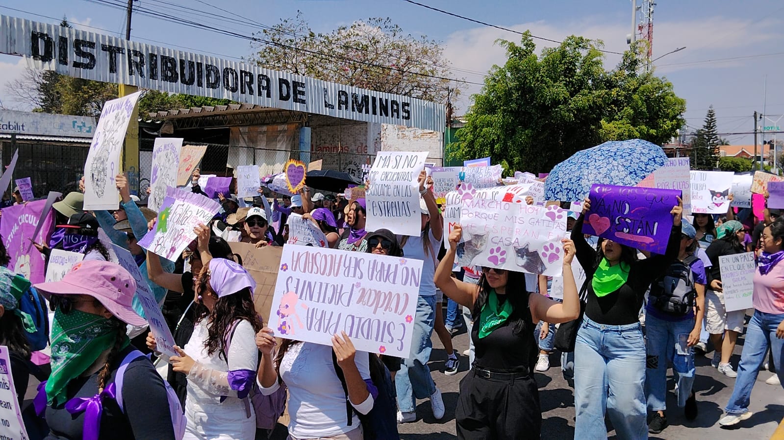 Alrededor de 800 mujeres marchan en Cuautla para exigir justicia y seguridad