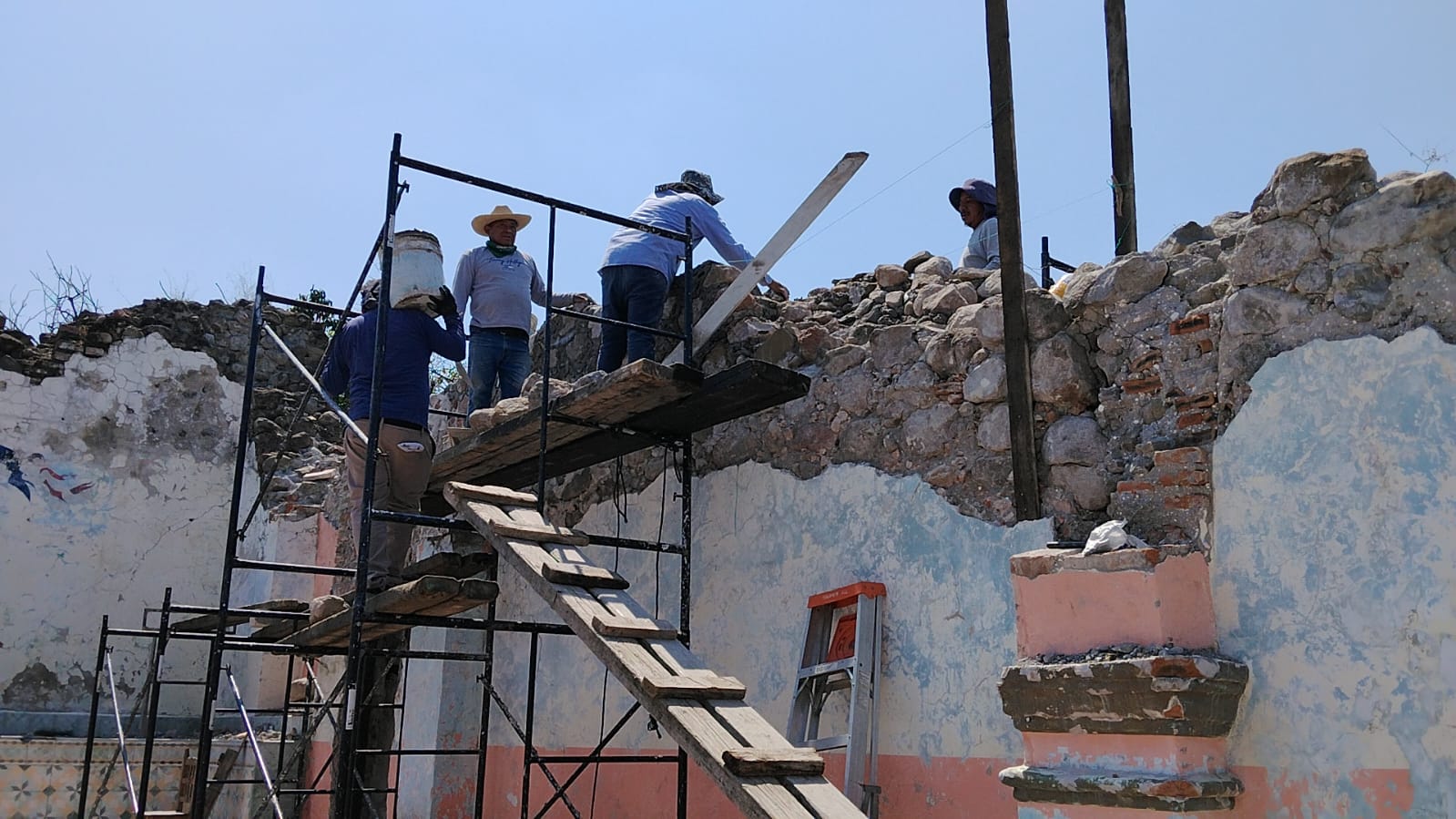 Inician reconstrucción de la capilla de San Nicolás Tolentino en Tetelcingo
