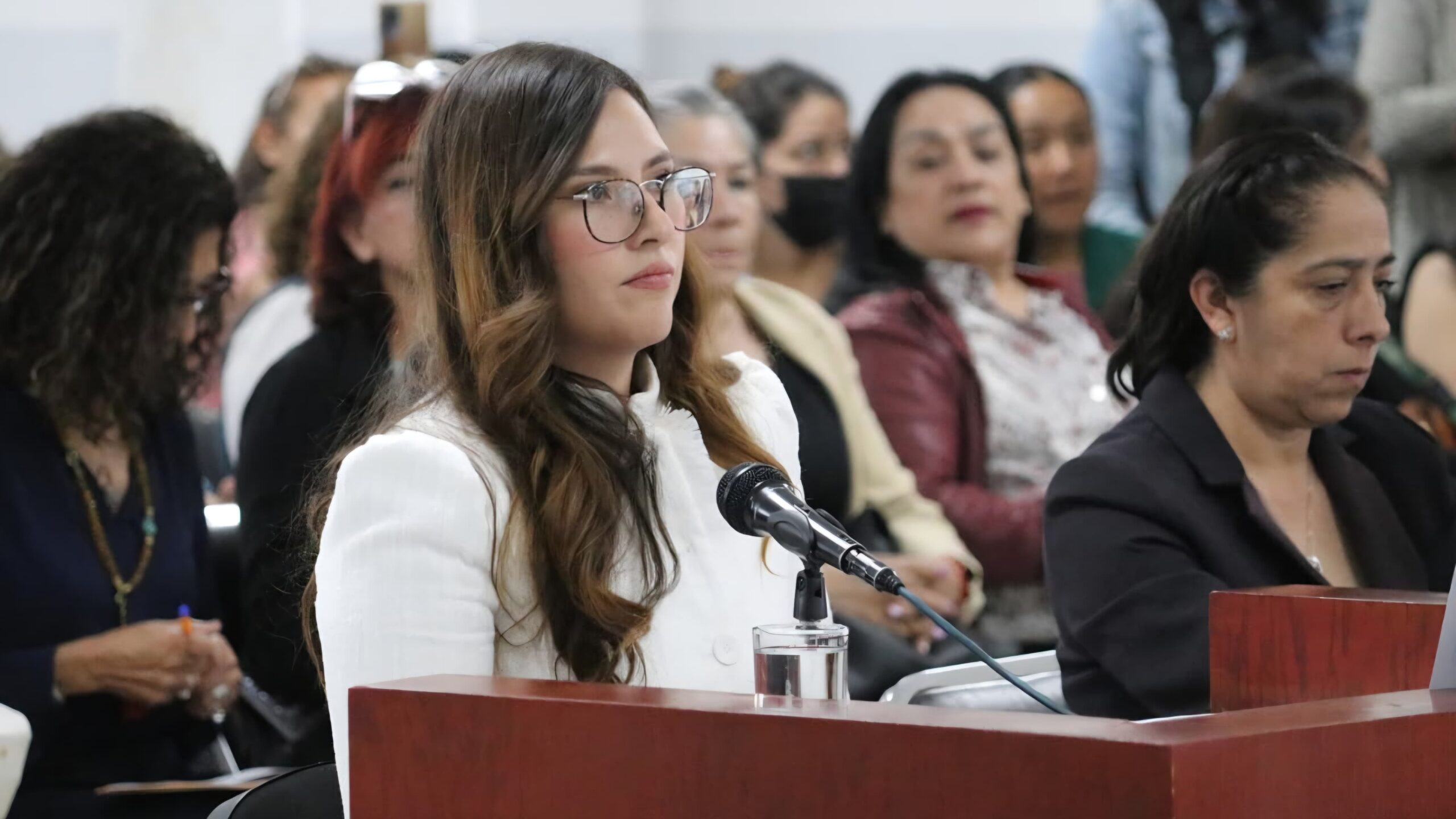 Comparece Secretaria de las Mujeres ante el Congreso de Morelos