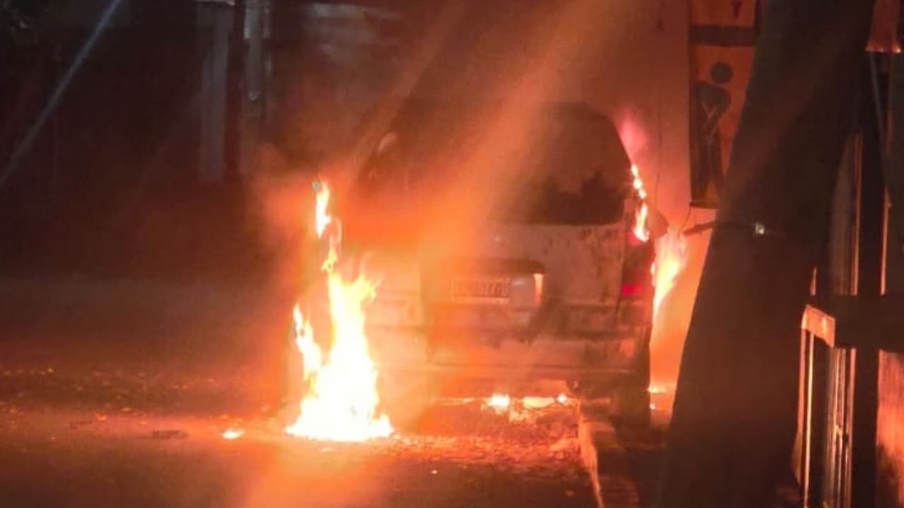 Prenden fuego a camioneta en Cuautla