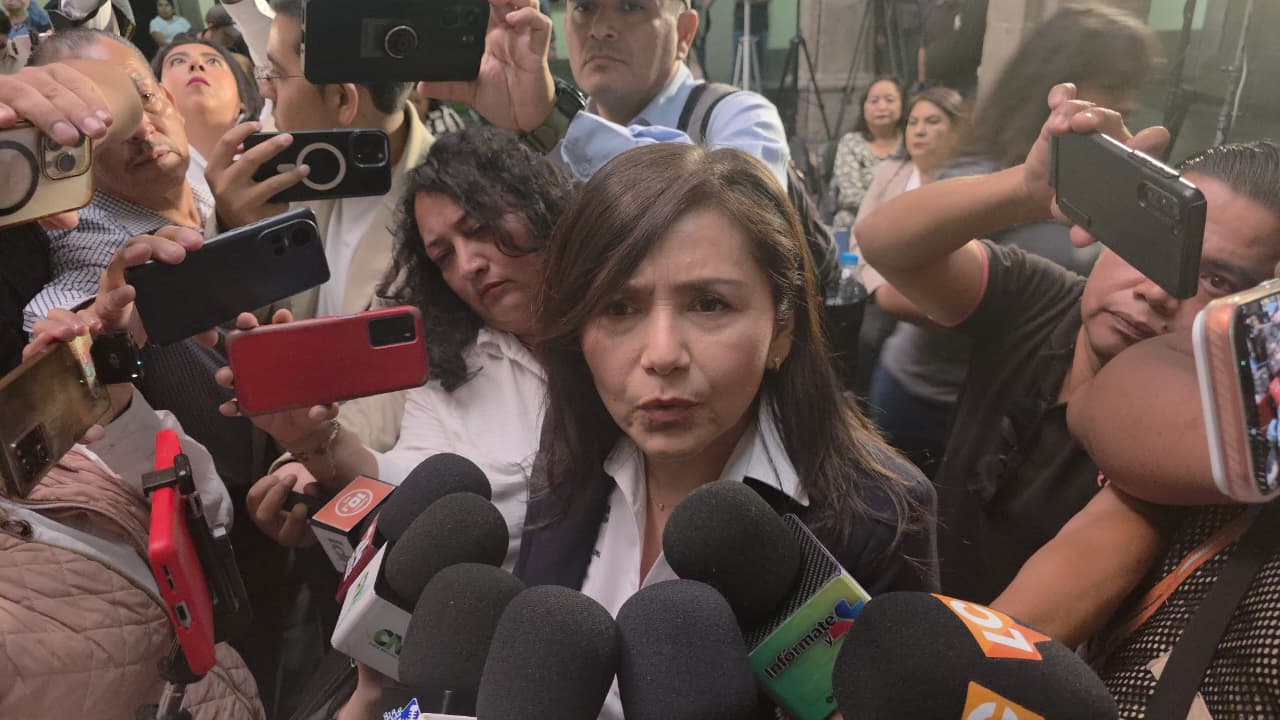 Viridiana León descarta renunciar a la UAEM; garantizan continuidad del semestre