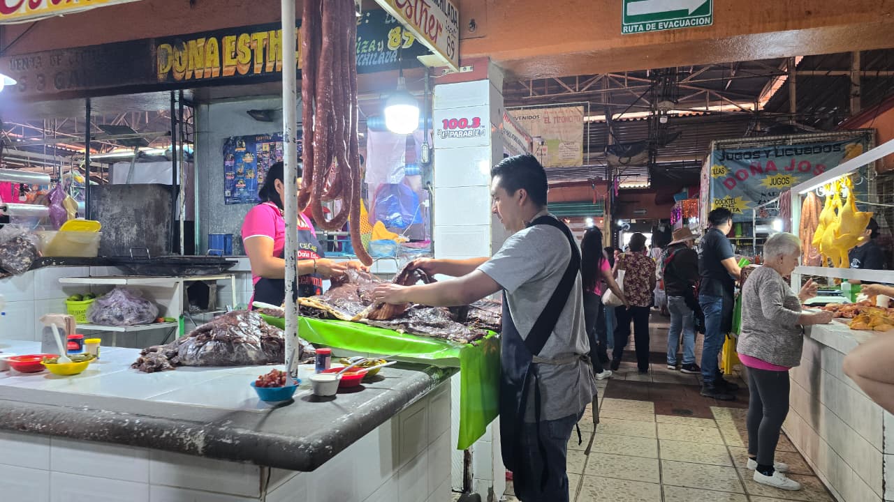 Fumigan mercado municipal de Yecapixtla para prevenir enfermedades y plagas