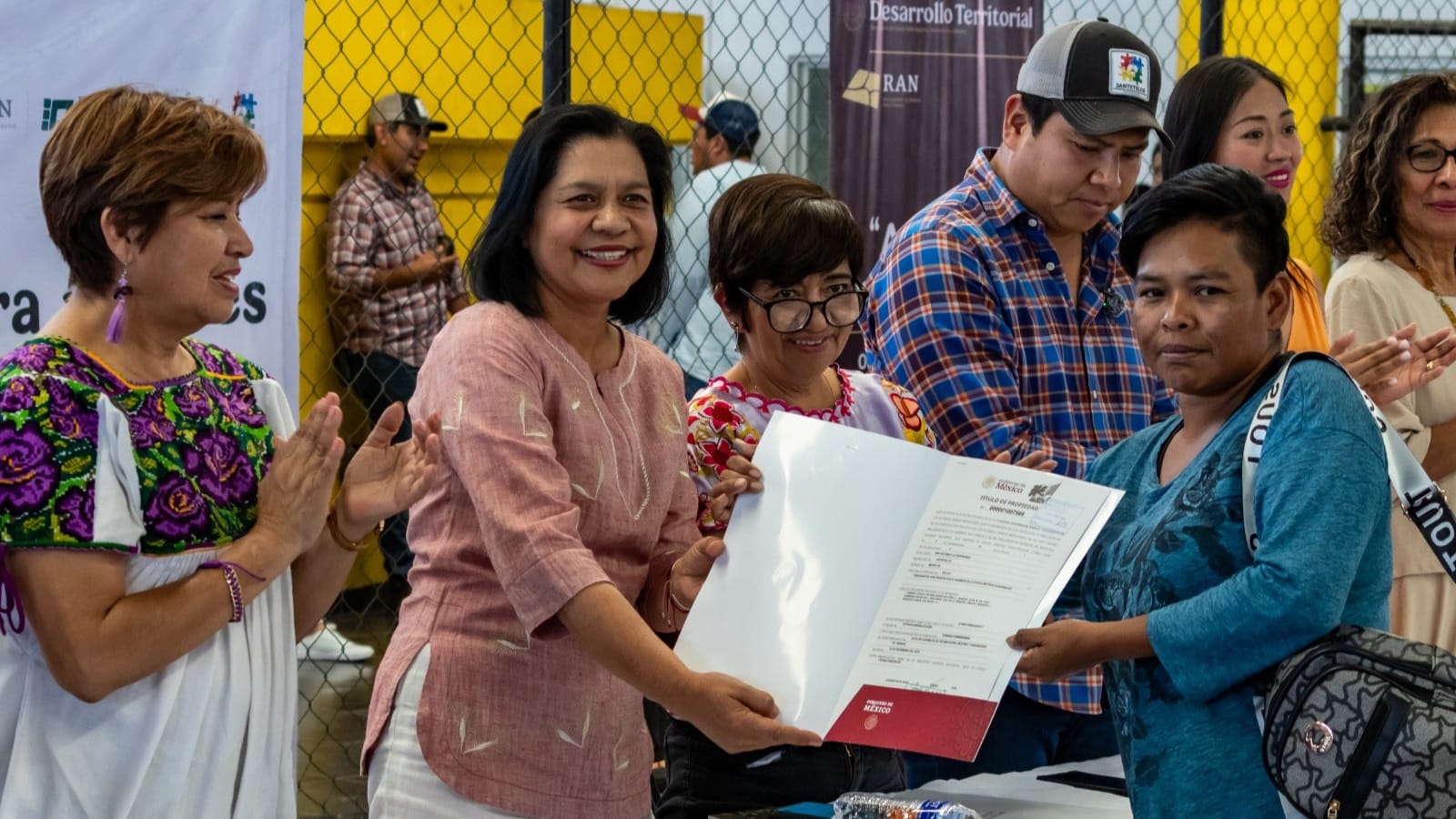 Entregan documentos agrarios a mujeres en Jantetelco para fortalecer acceso a la tierra