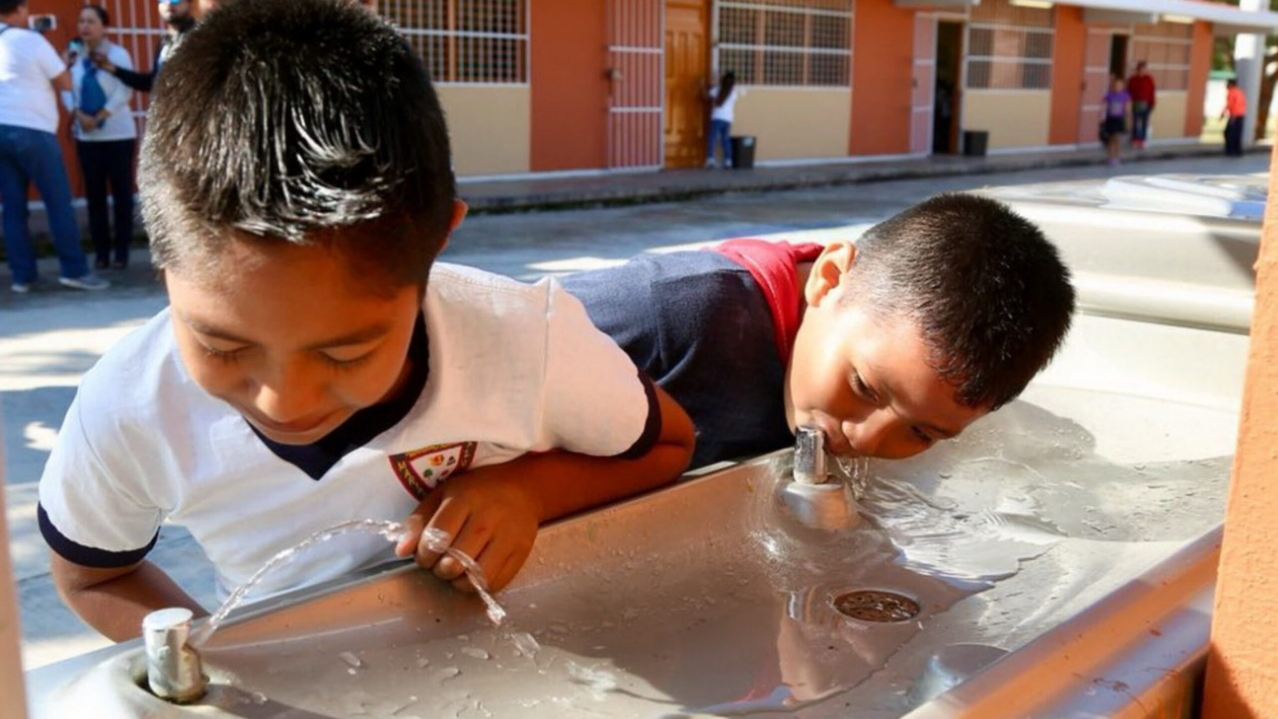 Sin presupuesto para bebederos escolares