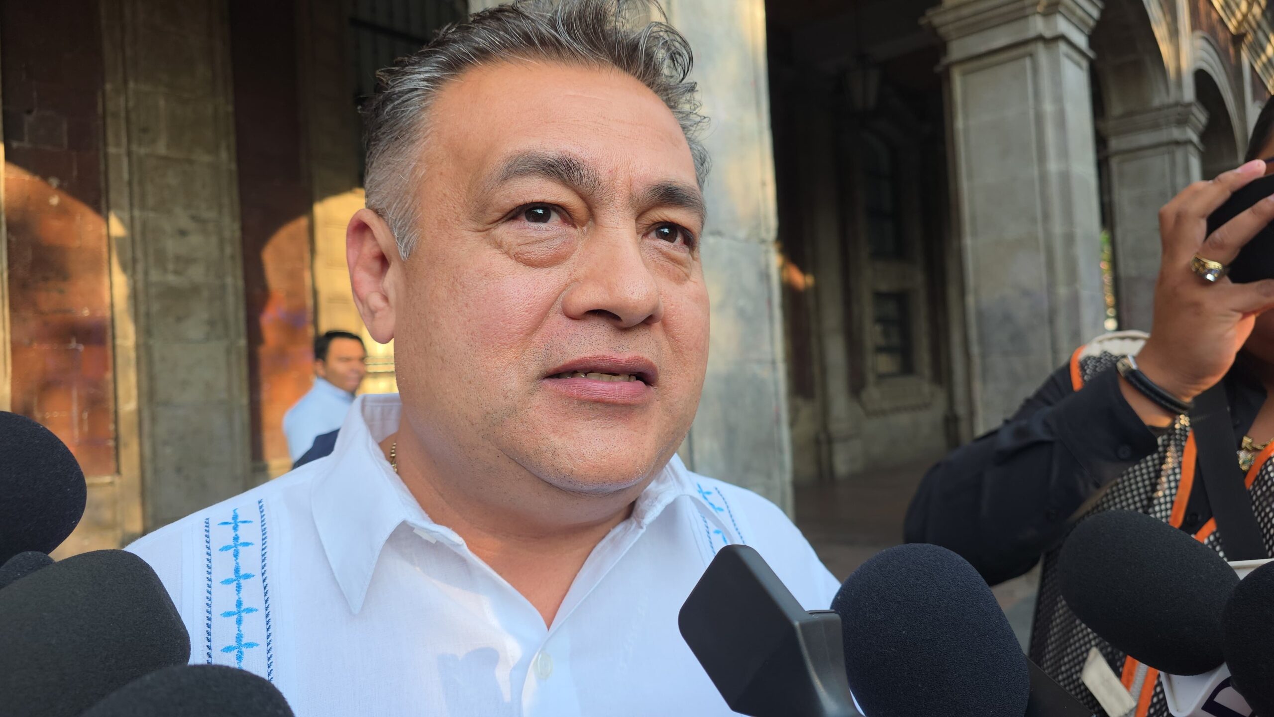 Investigan a custodios por ingresar droga, celulares y armas a cárceles de Morelos