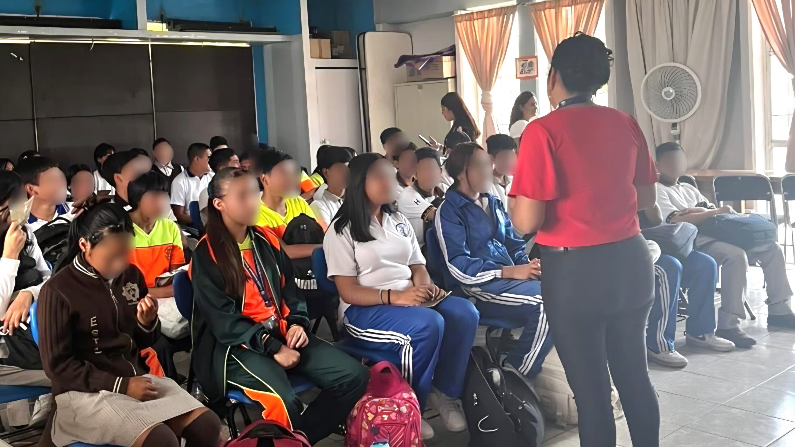 Blindan a estudiantes contra delitos digitales en Cuautla