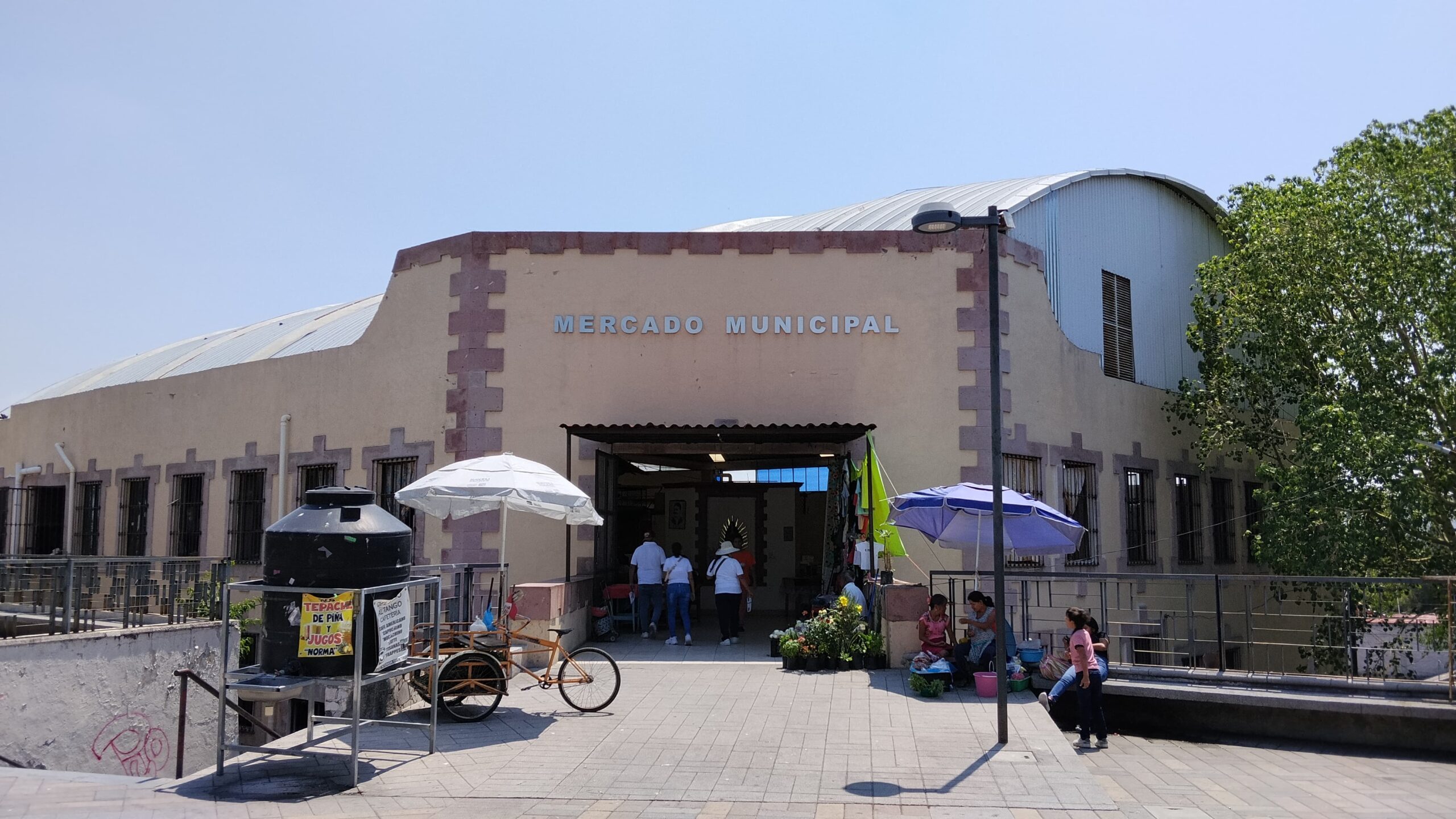 Buscan reparar fallas estructurales del mercado municipal de Ayala