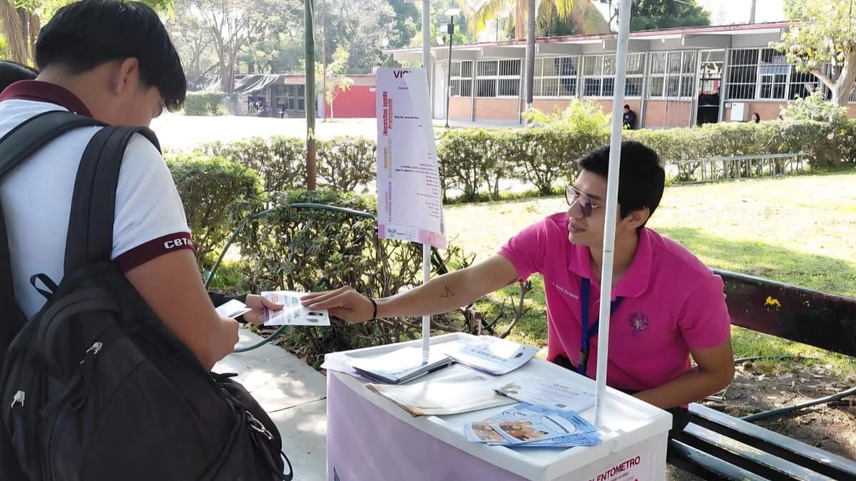 Refuerzan prevención de violencia en jóvenes con módulo informativo en CBTis 76