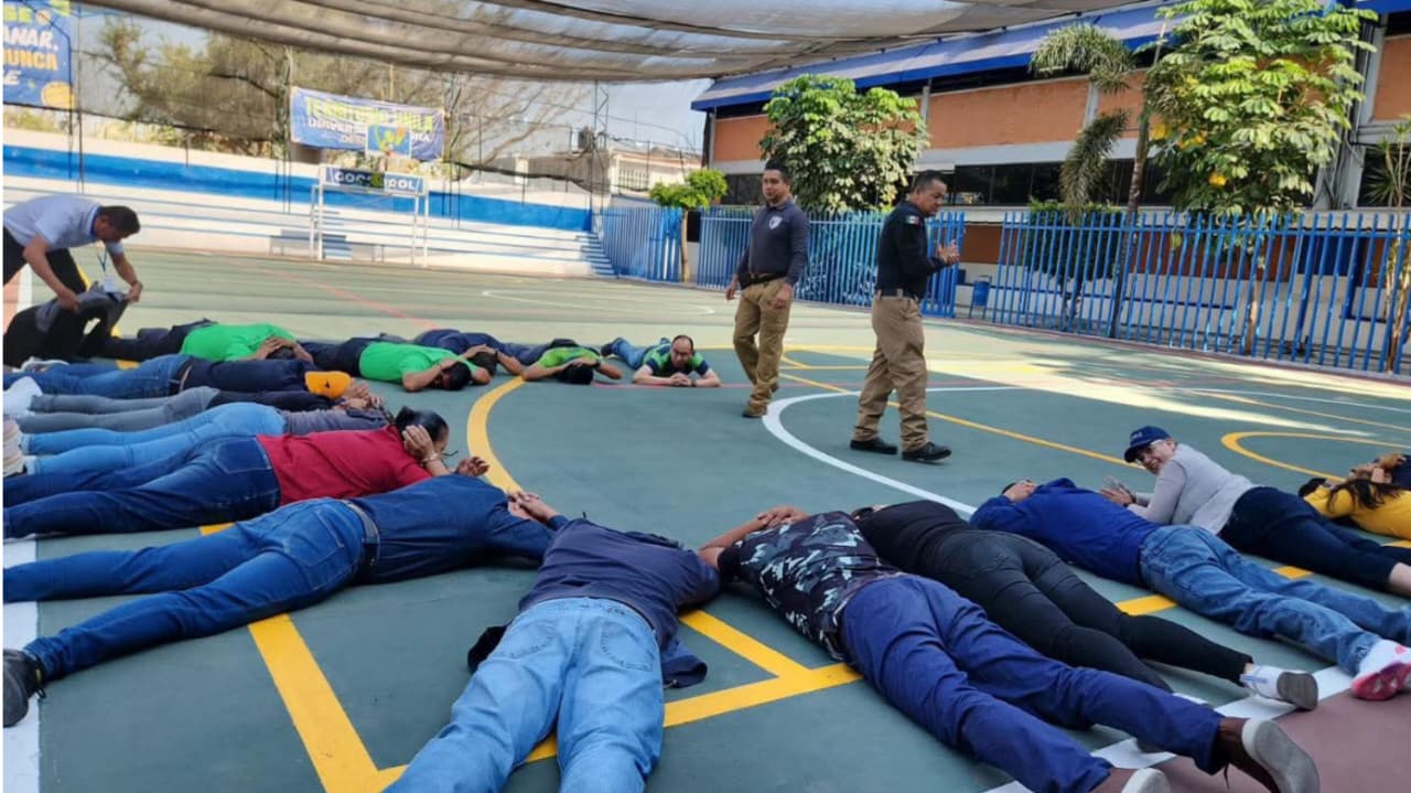 Capacitan a maestros en Cuautla sobre protocolo de balaceras