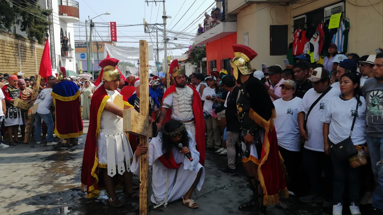Durante viacrucis, fieles denuncian violencia y exigen paz para Morelos