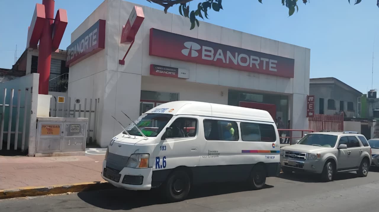Solitario delincuente asalta sucursal de Banorte en Cuautla