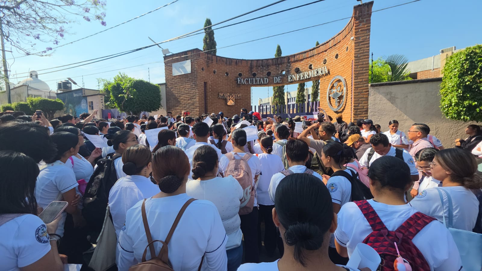 Retoman clases presenciales estudiantes de Enfermería de la UAEM