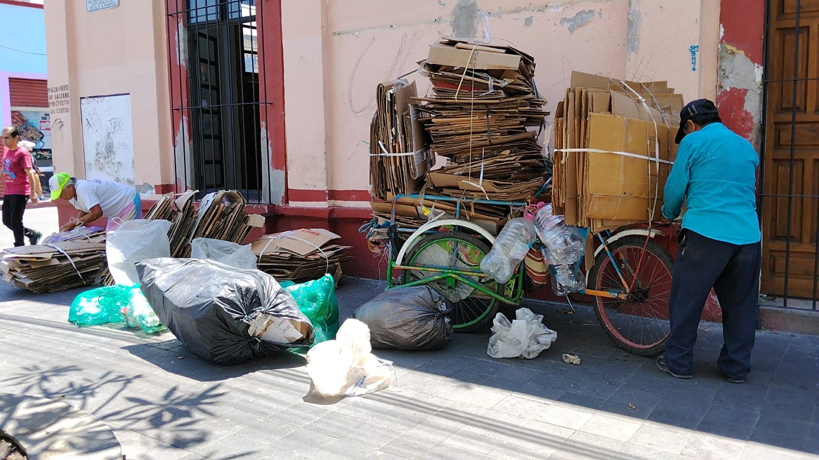 Reciclaje, sustento diario de don Lauro en Cuautla