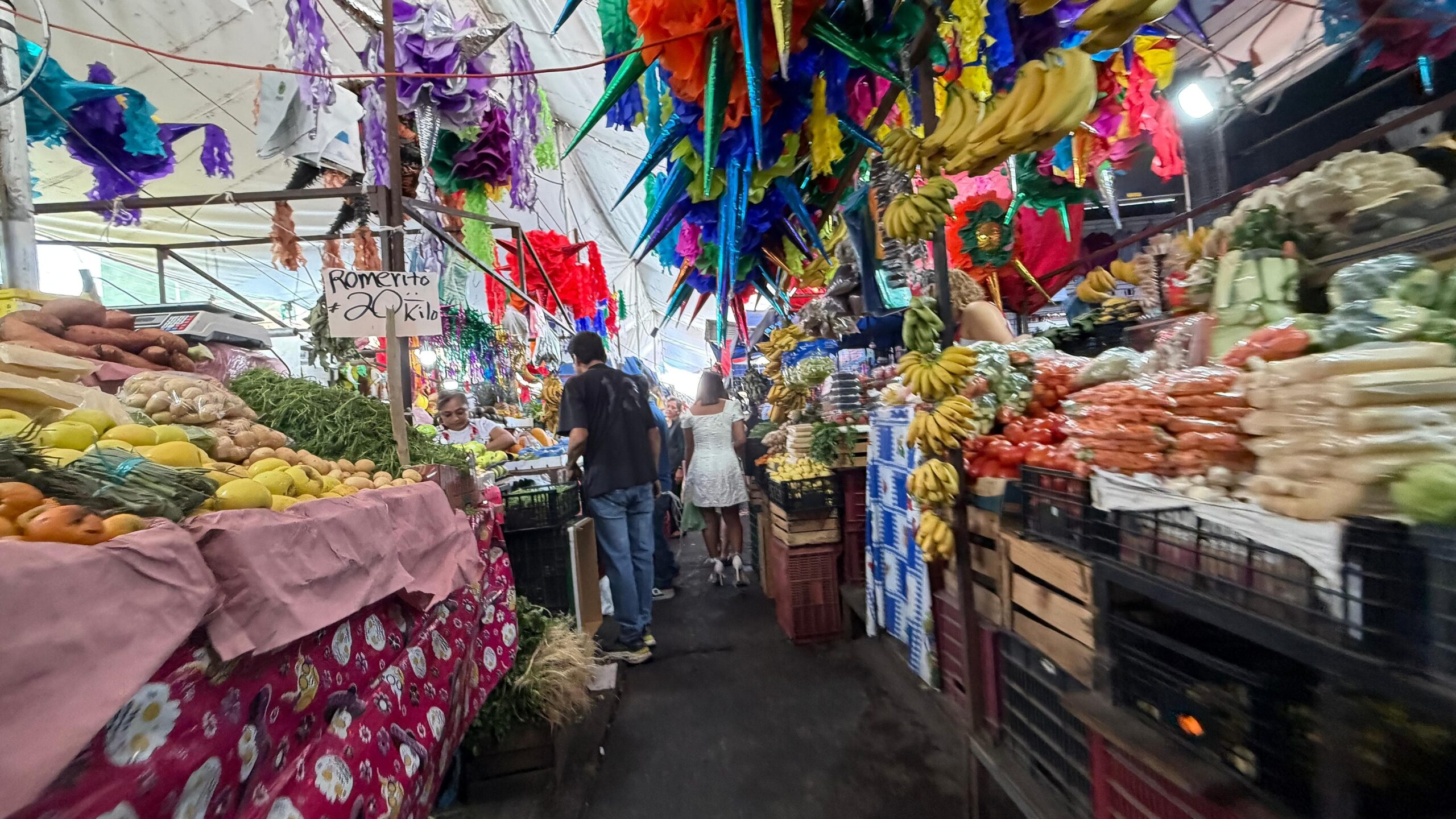 Comerciantes del mercado Hermenegildo Galeana solicitan reforzar vigilancia policiaca