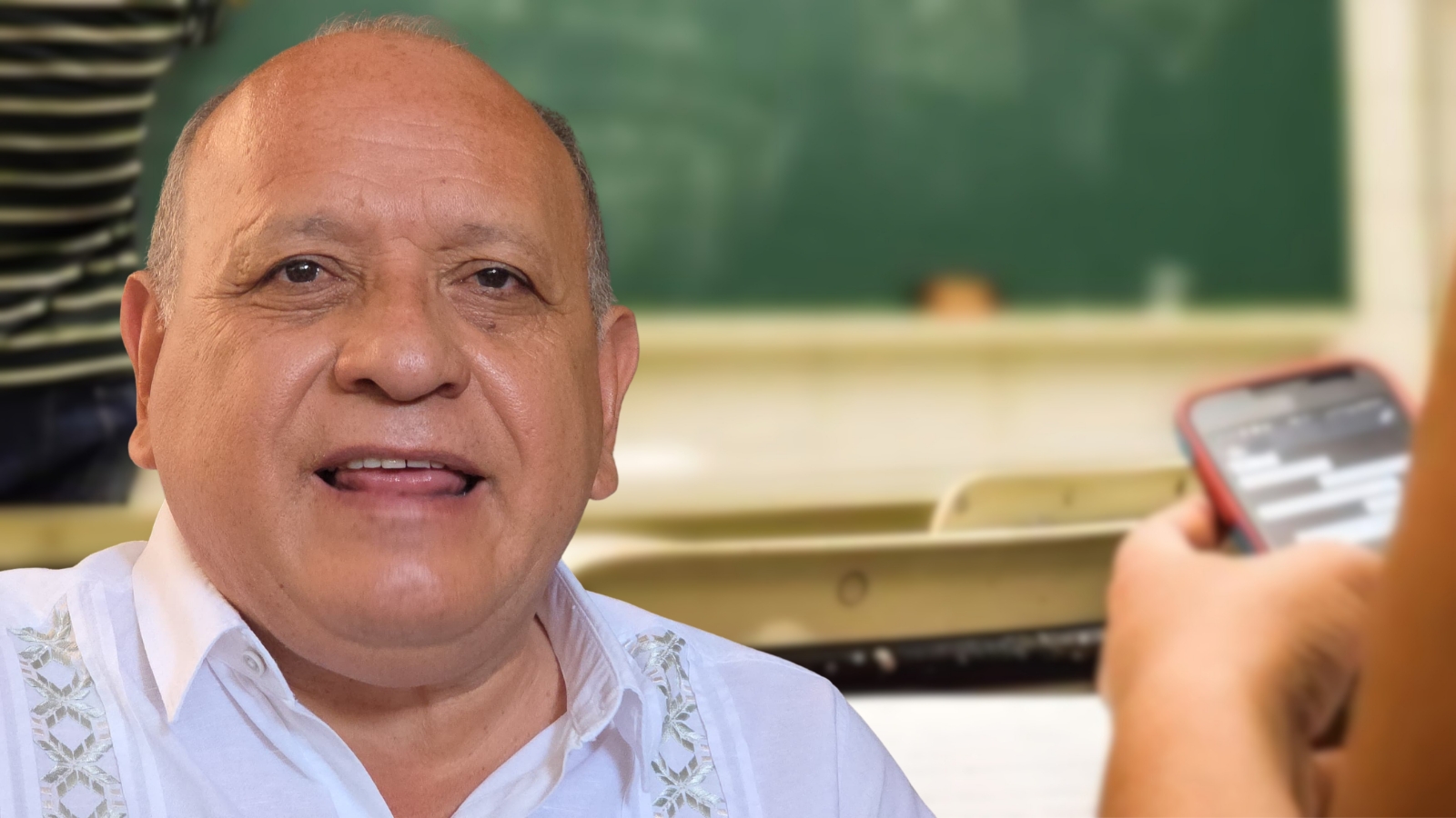 SNTE reporta disminución del uso de celulares en escuelas; no hay sanciones a alumnos