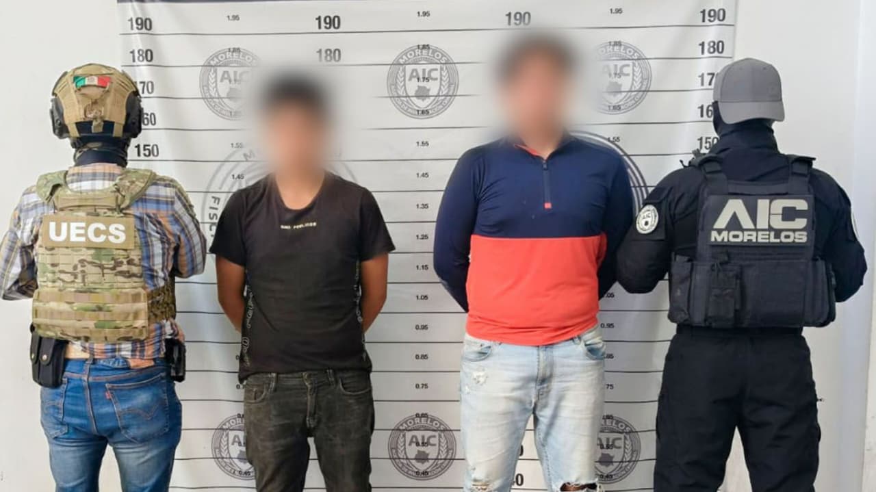 Detienen a dos presuntos extorsionadores de comerciantes en Oaxtepec
