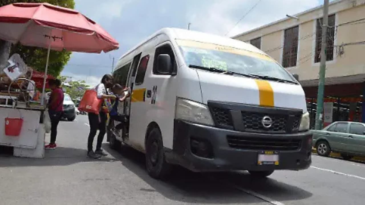 Crecen quejas por largas esperas en el transporte público en Morelos