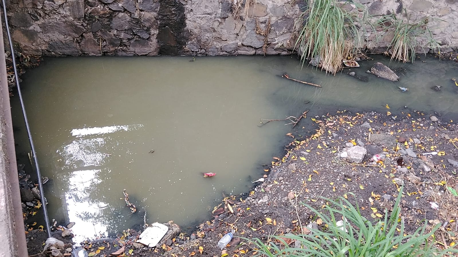 Piden atender descargas de aguas negras en barranca de Casasano
